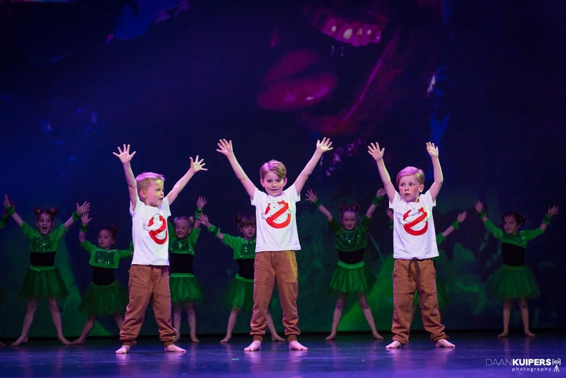 Mini Stars een kinder dansles bij MOVES102 in Venlo House of Dance & Workouts. bij dansschool MOVES102 House of Dance & Workouts bij dansschool MOVES102 in Venlo House of Dance & Workouts. Dansles dansschool MOVES102 in Venlo MOVES102 House of Dance & Workouts Dansen en sporten in Venlo Mini Stars een kinder dansles bij MOVES102 in Venlo House of Dance & Workouts. bij dansschool MOVES102 House of Dance & Workouts bij dansschool MOVES102 in Venlo House of Dance & Workouts. Dansles dansschool MOVES102 in Venlo MOVES102 House of Dance & Workouts Dansen en sporten in Venlo