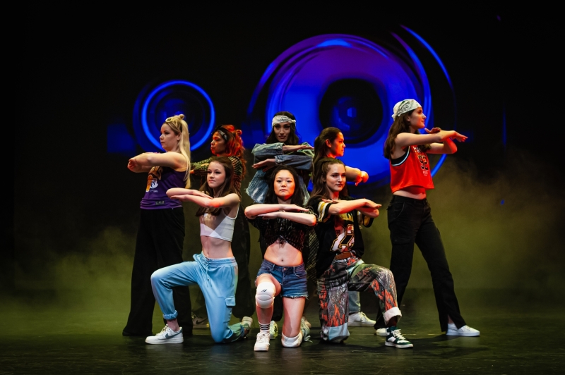 HipHop Teens & Adults dansles bij dansschool MOVES102 in Venlo MOVES102 House of Dance & Workouts. Dansen en sporten in Venlo