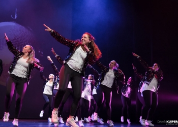 HipHop102 is een dansworkout bij MOVES102 House of Dance & Workouts in Venlo. bij dansschool MOVES102  House of Dance & Workouts bij dansschool MOVES102 in Venlo  House of Dance & Workouts. Dansles dansschool MOVES102 in Venlo  MOVES102 House of Dance & Workouts  Dansen en sporten in Venlo