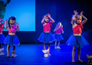 Mini Stars een kinder dansles bij MOVES102 in Venlo  House of Dance & Workouts. bij dansschool MOVES102  House of Dance & Workouts bij dansschool MOVES102 in Venlo  House of Dance & Workouts. Dansles dansschool MOVES102 in Venlo  MOVES102 House of Dance & Workouts  Dansen en sporten in Venlo